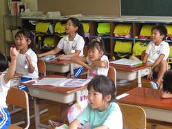 1年生通知表手渡し