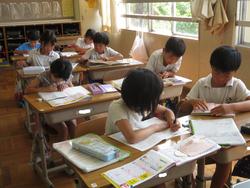 2年生通知表手渡し