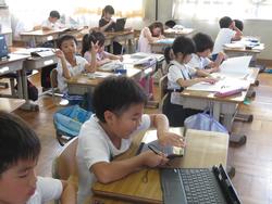 2年生通知表手渡し