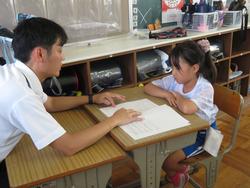 2年生通知表手渡し
