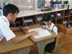 2年生通知表手渡し