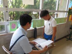 4年生通知表手渡し