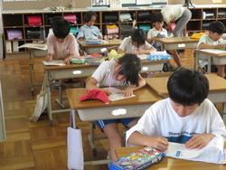 3年生通知表手渡し