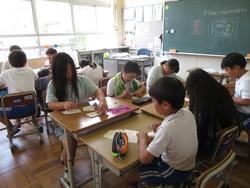 4年生通知表手渡し
