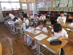 3年生通知表手渡し