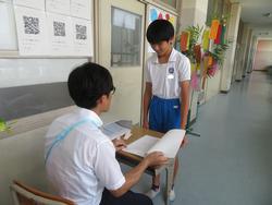 6年生通知表手渡し
