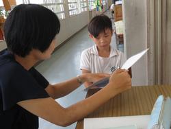 5年生通知表手渡し