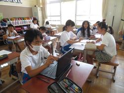 5年生通知表手渡し
