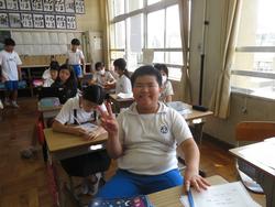 6年生通知表手渡し