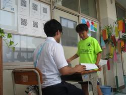 6年生通知表手渡し
