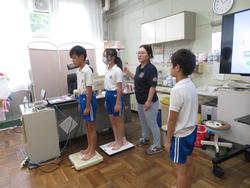 発育測定の様子