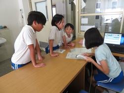 業間休みの図書室