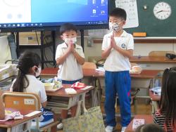 1年生給食の様子