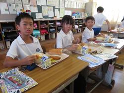 3年生給食の様子
