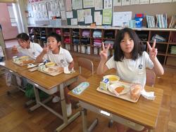 3年生給食の様子