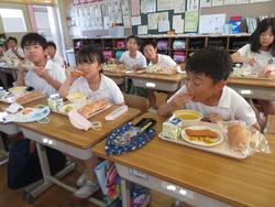3年生給食の様子