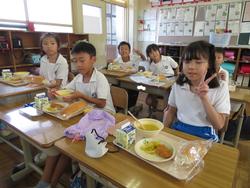 3年生給食の様子