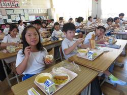 3年生給食の様子