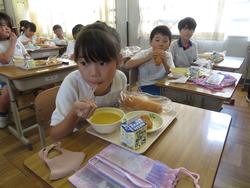 3年生給食の様子