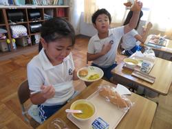3年生給食の様子