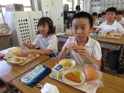 3年生給食の様子