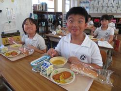 3年生給食の様子