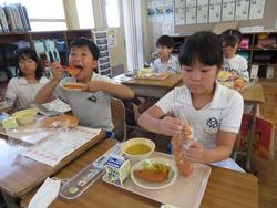 3年生給食の様子