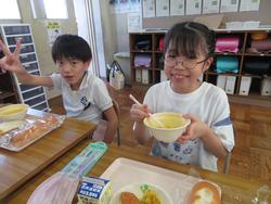 3年生給食の様子