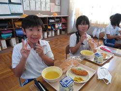 3年生給食の様子