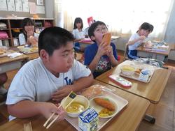 3年生給食の様子