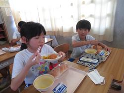 3年生給食の様子