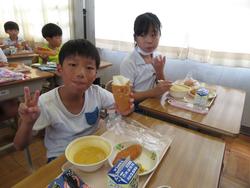 3年生給食の様子