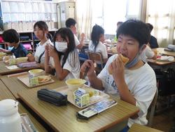 6年生給食の様子