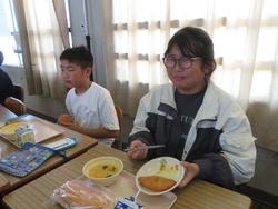 6年生給食の様子