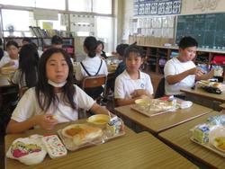6年生給食の様子