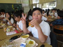 6年生給食の様子