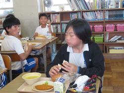 6年生給食の様子