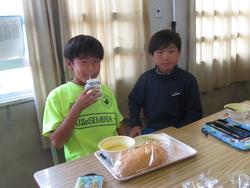 6年生給食の様子