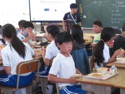 6年生給食の様子