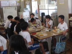 6年生給食の様子