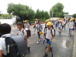 4年生ACNゴルフ見学に出発