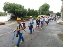 4年生ACNゴルフ見学に出発