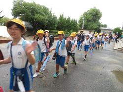 4年生ACNゴルフ見学に出発