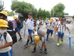 4年生ACNゴルフ見学に出発