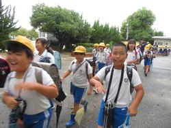 4年生ACNゴルフ見学に出発