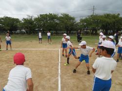 5年生紅白対抗ドッジビー大会の様子
