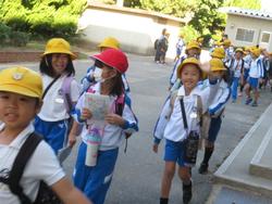 2年生校外学習に出発