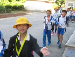 2年生校外学習に出発
