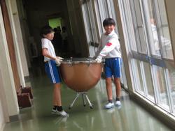 5年生楽器運び