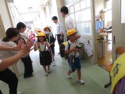 1年生下校の様子